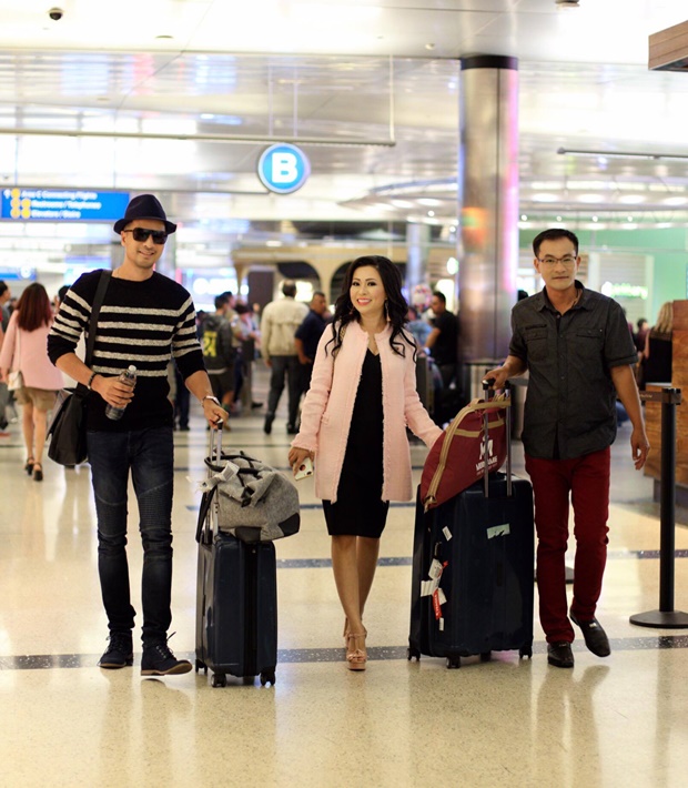 Hoa hậu Kristine Thảo Lâm rạng rỡ  đến sân bay đón diễn viên Đoàn Thanh Tài