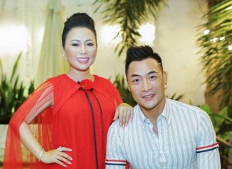 CEO Kristin Thảo Lâm cùng siêu mẫu Phạm Thành đến ủng hộ Hoa hậu Lý Nhã Lan