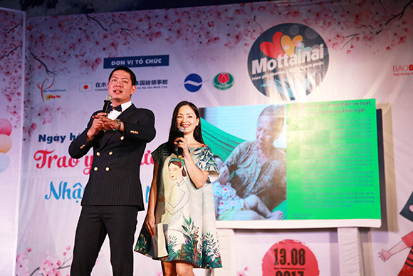 Bình Minh và Lan Phương dẫn dắt màn đấu giá gây quỹ từ thiện trong Chương trình Mottainai 2017