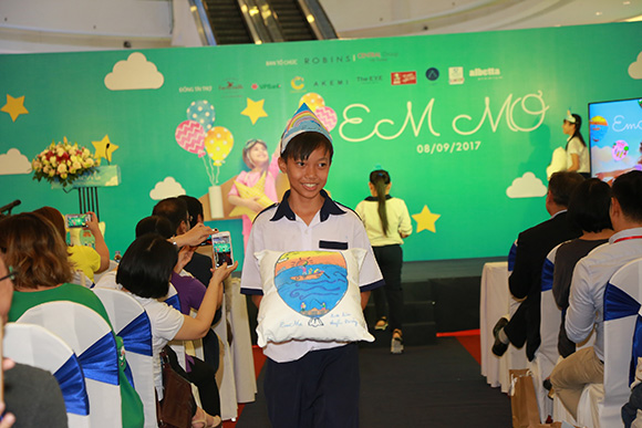  Trung tâm mua sắm Robins và Hội Từ thiện Trẻ em Sài Gòn hợp tác hỗ trợ các trẻ em có hoàn cảnh khó khăn tại Cần Giờ