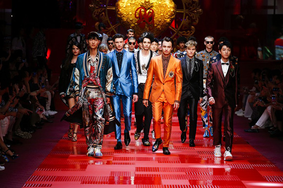 Tín đồ thời trang Việt đang cực kì phấn khích Dolce & Gabbana với Dolce & Gabbana tại Sài Gòn