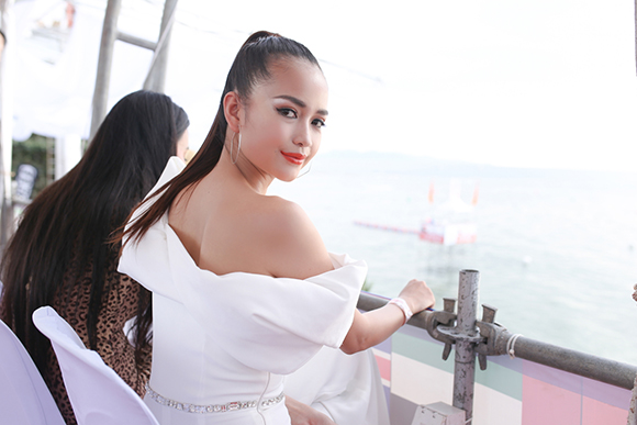 Quán Quân Vietnam's Next Top Model Ngọc Châu nổi bật trong vai trò giám khảo JWC Bikini Contest tại Thái Lan
