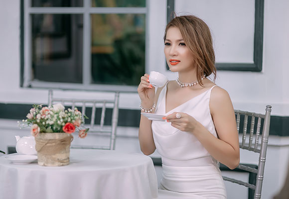 Hoa hậu Ms Vietnam Global 2017 Đan Vy gởi lời chúc bạn đọc nhân dịp năm mới