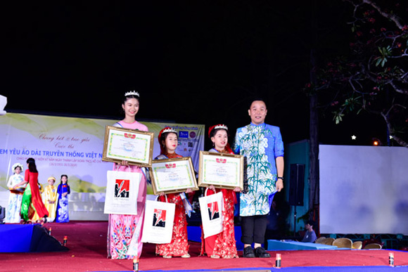 Nhà thiết kế Việt Hùng đồng hành cùng cuộc thi “Em yêu áo dài truyền thống Việt Nam”