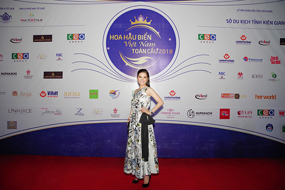 Hoa hậu Đinh Hiền Anh rạng rỡ dự sự kiện ở Phú Quốc