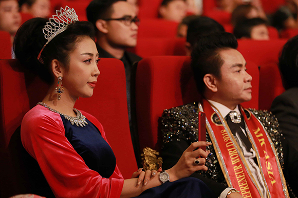 Tân Hoa hậu Võ Nhật Phượng sánh đôi cùng Nam vương Huy Hoàng ủng hộ chương trình “Vì biển đảo quê hương”