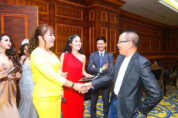CEO Hồ Thanh Hương cùng MC Lại Văn Sâm là thành viên thẩm định Nữ Hoàng thương hiệu 2019