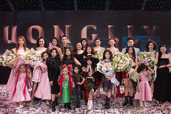 Hoa hậu Đoàn Hồng Trang hóa búp bê thiên thần trong show thời trang